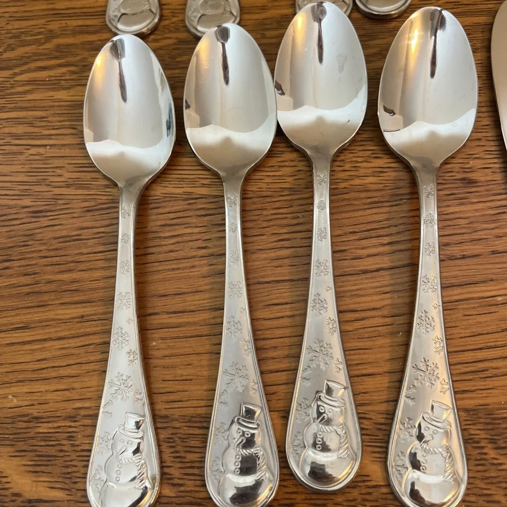 SNOWMAN FROST Cambridge 40 Pieces - 8 Settings 18/0 Stainless Flatware